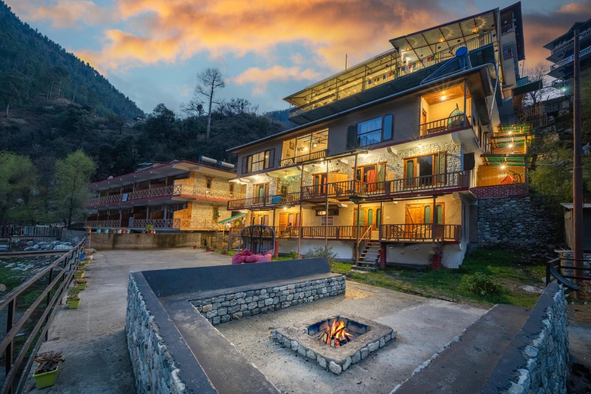 Sharda Resort-Tirthan Valley Banjar Luaran gambar
