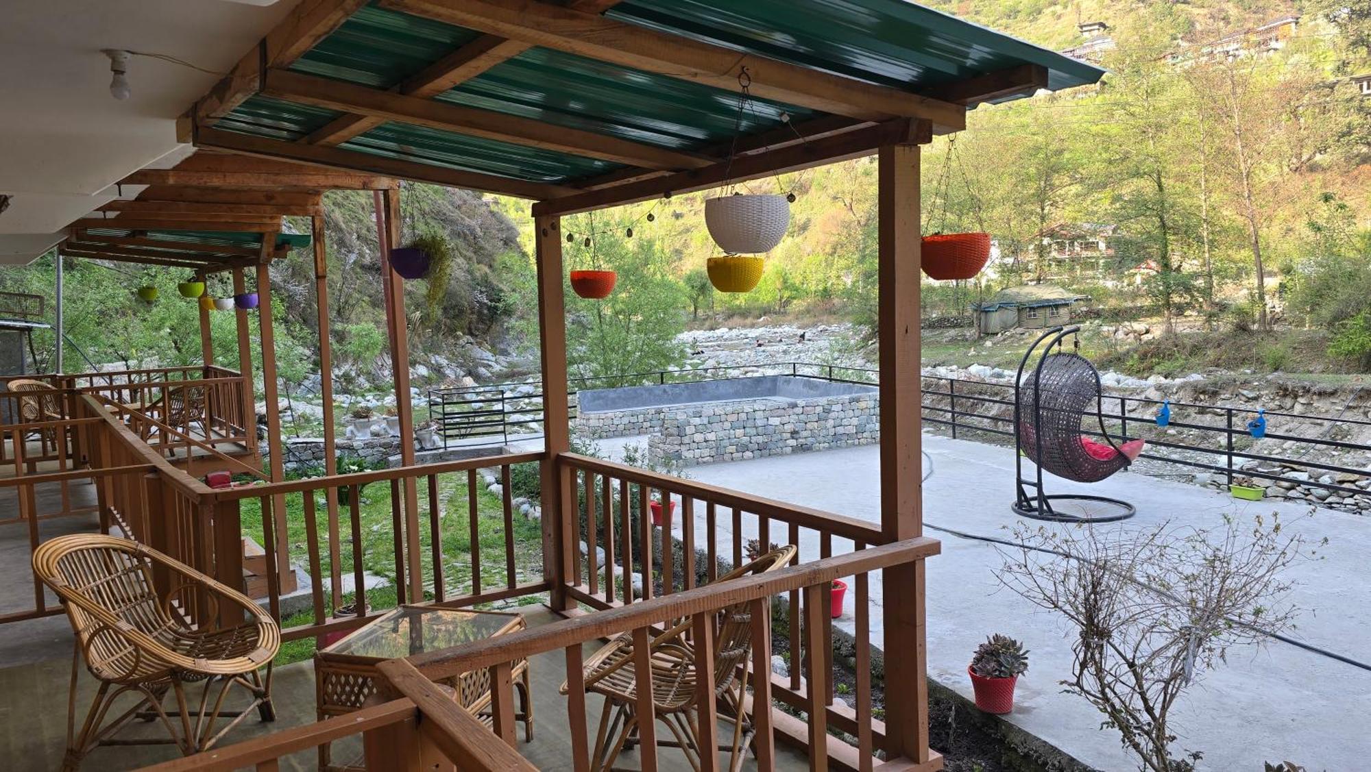 Sharda Resort-Tirthan Valley Banjar Luaran gambar
