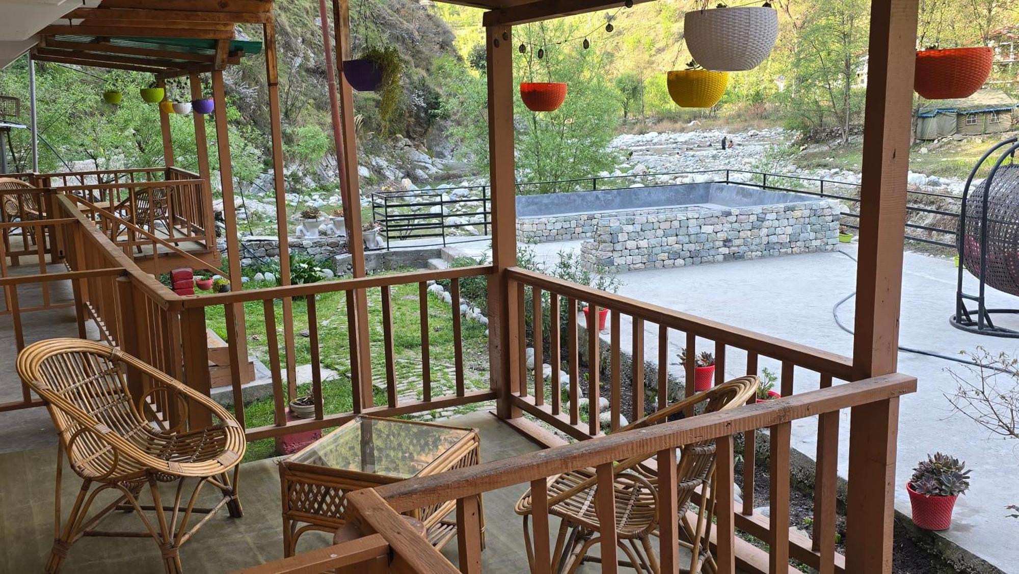 Sharda Resort-Tirthan Valley Banjar Luaran gambar